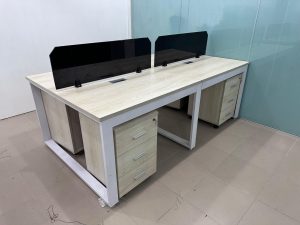 Face-to-face workstation for four people with mild steel legs, powder coating heat paint, and glass partitions.