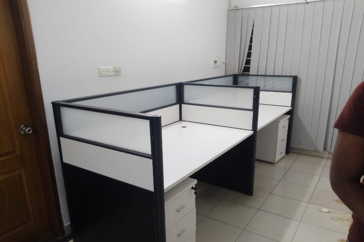 Office cubicle workstation with a plywood partition and aluminum frame, featuring a two-tone fabric finish, designed for efficient office layouts.