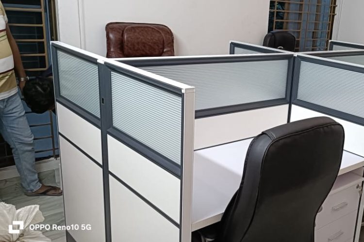 Modern office cubicle workstation featuring a white aluminum frame with a single-color fabric partition, designed for efficient workspace utilization.